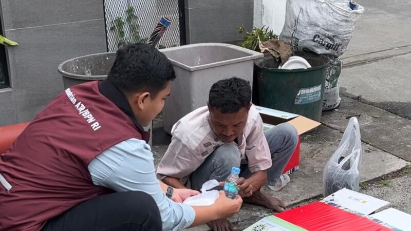 Kantor Pertanahan Deli Serdang Gelar Jum’at Berkah, Bagikan Makanan kepada Masyarakat Sekitar