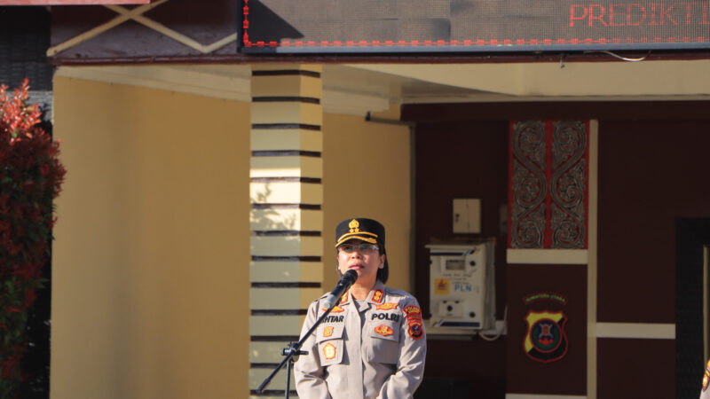 Kapolres Samosir AKBP Rina Sry Nirwana Tarigan, S.I.K Pimpin Apel Perdana dengan Bahasa Inggris.