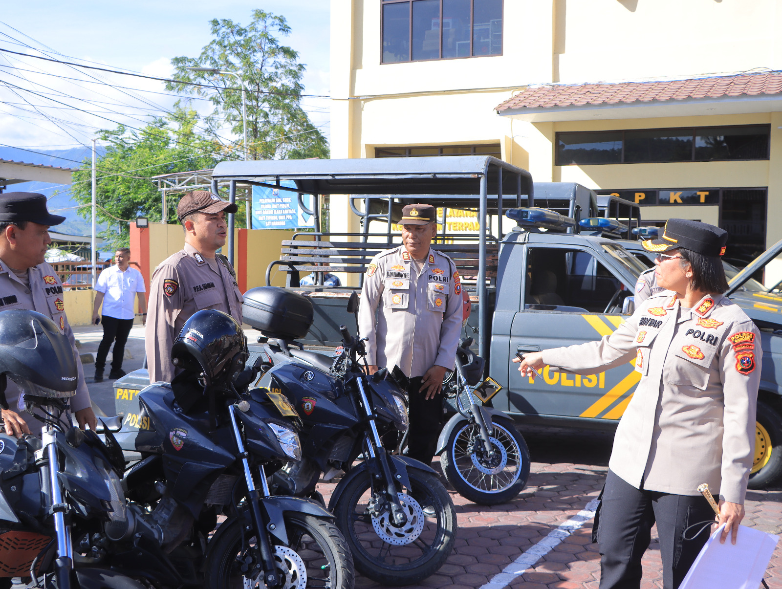 Kapolres Samosir Cek Kendaraan Dinas dan Senpi, Pastikan Kesiapan Personel Layani Masyarakat dan Wisatawan.
