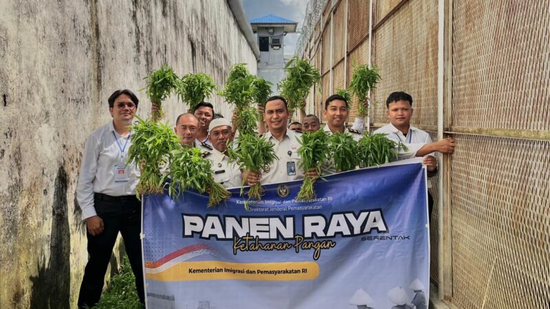 Panen Raya Serentak, Rutan Tanjung Pura Sukses Panen Tanaman Kangkung