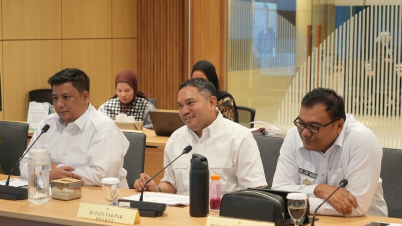 BUPATI SAMOSIR TEMUI MENKES UNTUK PENINGKATAN PELAYANAN KESEHATAN.