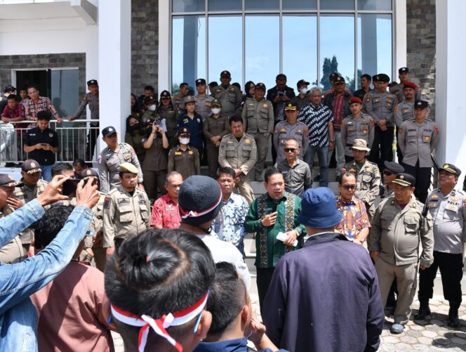 Bupati Samosir Beli Mobil Dinas Rp 3,1 Miliar, Menuai Protes Masyarakat Samosir.