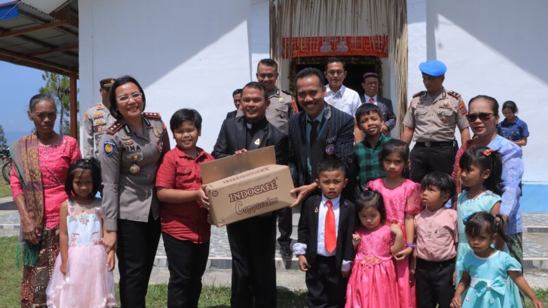 Ibadah Perdana Kapolres Samosir Bersama Jemaat HKBP Sidihoni, Kapolres Samosir Ajak Warga Jaga Keamanan dan Dukung Wisata.