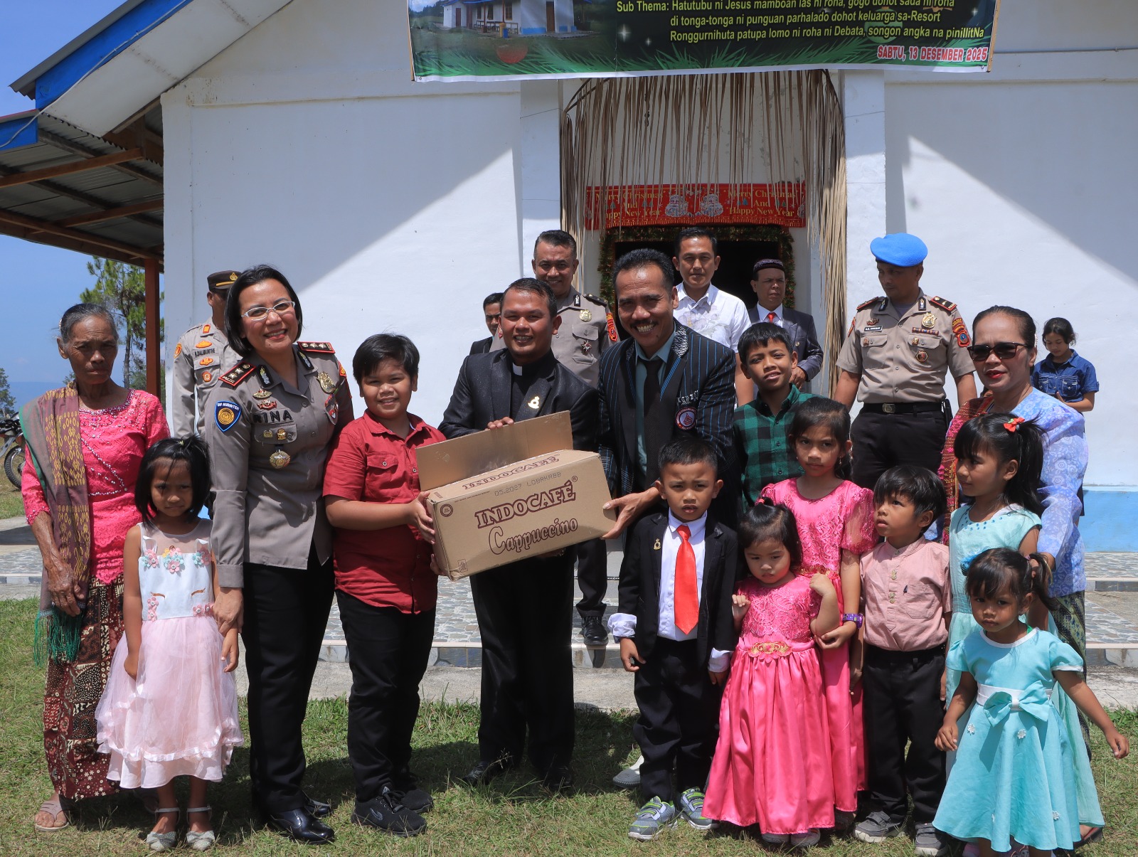 Ibadah Perdana Kapolres Samosir Bersama Jemaat HKBP Sidihoni, Kapolres Samosir Ajak Warga Jaga Keamanan dan Dukung Wisata.