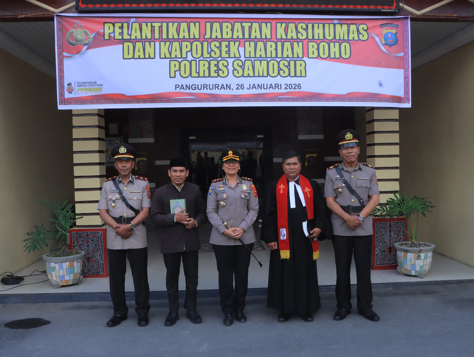 AKBP Rina Sry Nirwana Tarigan Lantik Kasi Humas dan Kapolsek Harian Boho Polres Samosir.