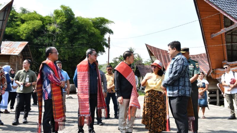 Menteri Kebudayaan Kunjungi Samosir, Bupati Sambut di Cagar Budaya Huta Simarmata.