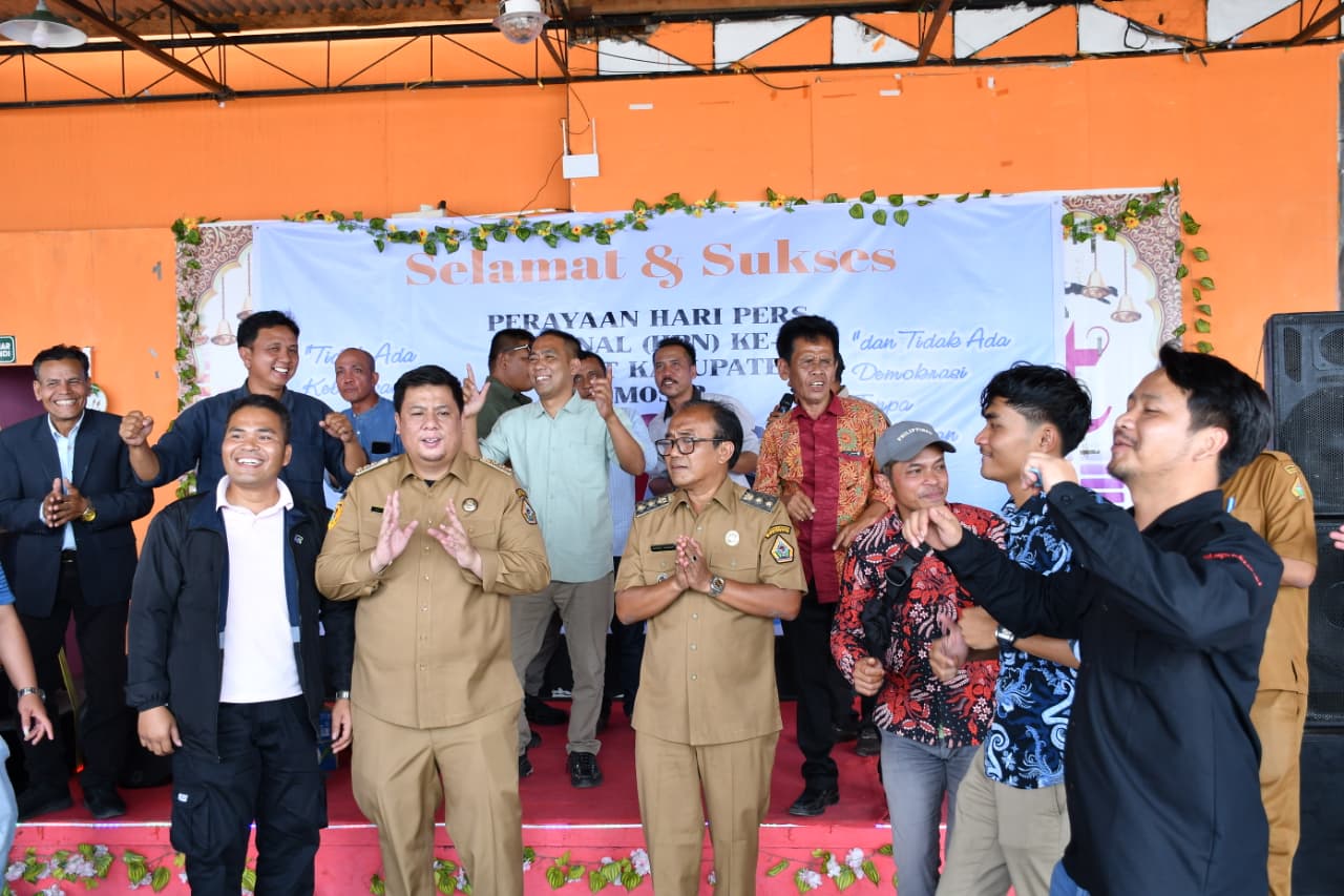 Perayaan Hari Pers Nasional di Samosir, Bupati dan Wabup Samosir Rajut Kebersamaan.