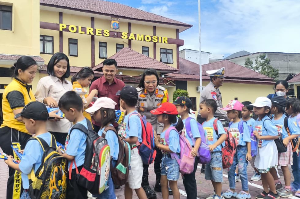 Wabup Samosir Tanam Pohon di Lereng Gunung Pusuk Buhit, Perkuat Komitmen Pelestarian Alam