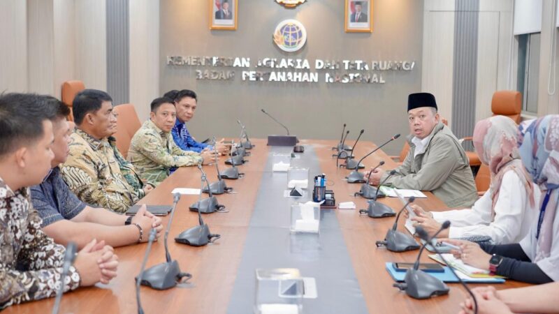 Serahkan Persub RTRW kepada Gubernur Sulawesi Utara, Menteri Nusron Minta RTRW Provinsi Jadi Acuan Penyusunan RTRW Kabupaten/Kota