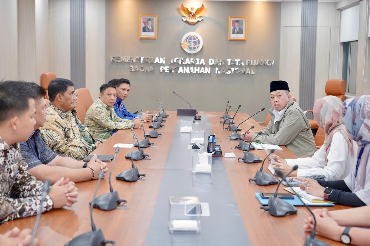 Serahkan Persub RTRW kepada Gubernur Sulawesi Utara, Menteri Nusron Minta RTRW Provinsi Jadi Acuan Penyusunan RTRW Kabupaten/Kota