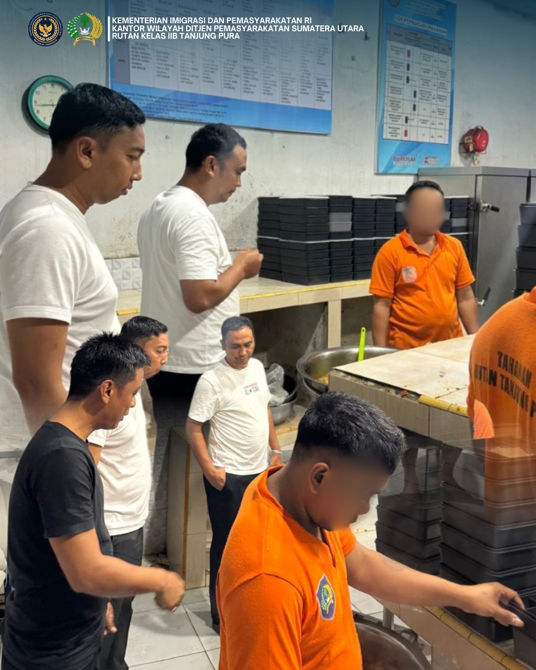 Pastikan Kegiatan Berjalan Lancar, Karutan Tanjung Pura Beserta Jajaran Kontrol Area Dapur dan Bagikan Makanan Sahur Untuk Warga Binaan