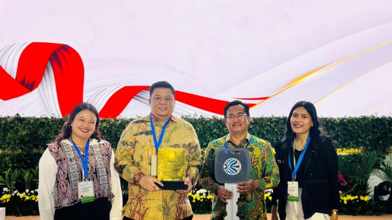 Satu-satunya dari Sumut, Kabupaten Samosir Terima Penghargaan Sertifikat Menuju Kota Bersih