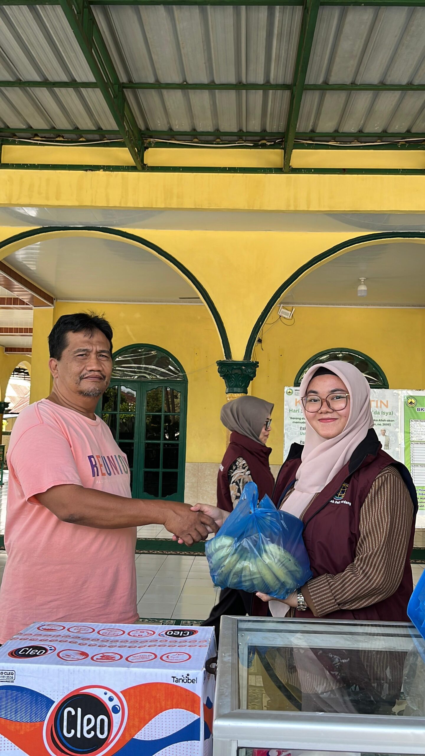 Kantor Pertanahan Deli Serdang Gelar Jum’at Berkah, Bagikan Takjil ke Masjid Sekitar Kantor