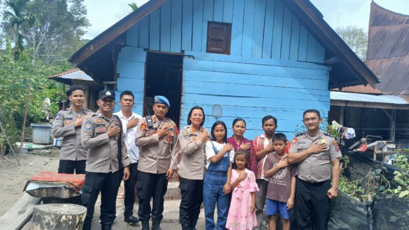 Kapolres Samosir Janji Sekolahkan Anak PHL hingga Tamat SMA, Serahkan Bantuan Sosial Penuh Kepedulian.