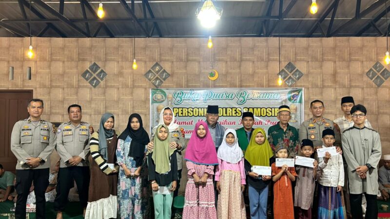 Polres Samosir Berbagi Takjil di Bulan Suci Ramadan 1447 H/2026 M, Wujud Kepedulian kepada Masyarakat.