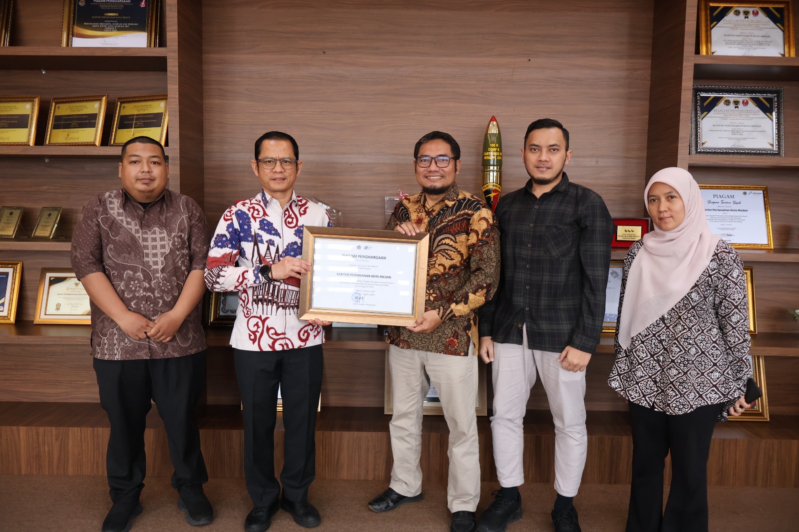 Kantor Pertanahan Kota Medan Raih Penghargaan atas Sinergi Percepatan Sertipikasi Aset LMAN