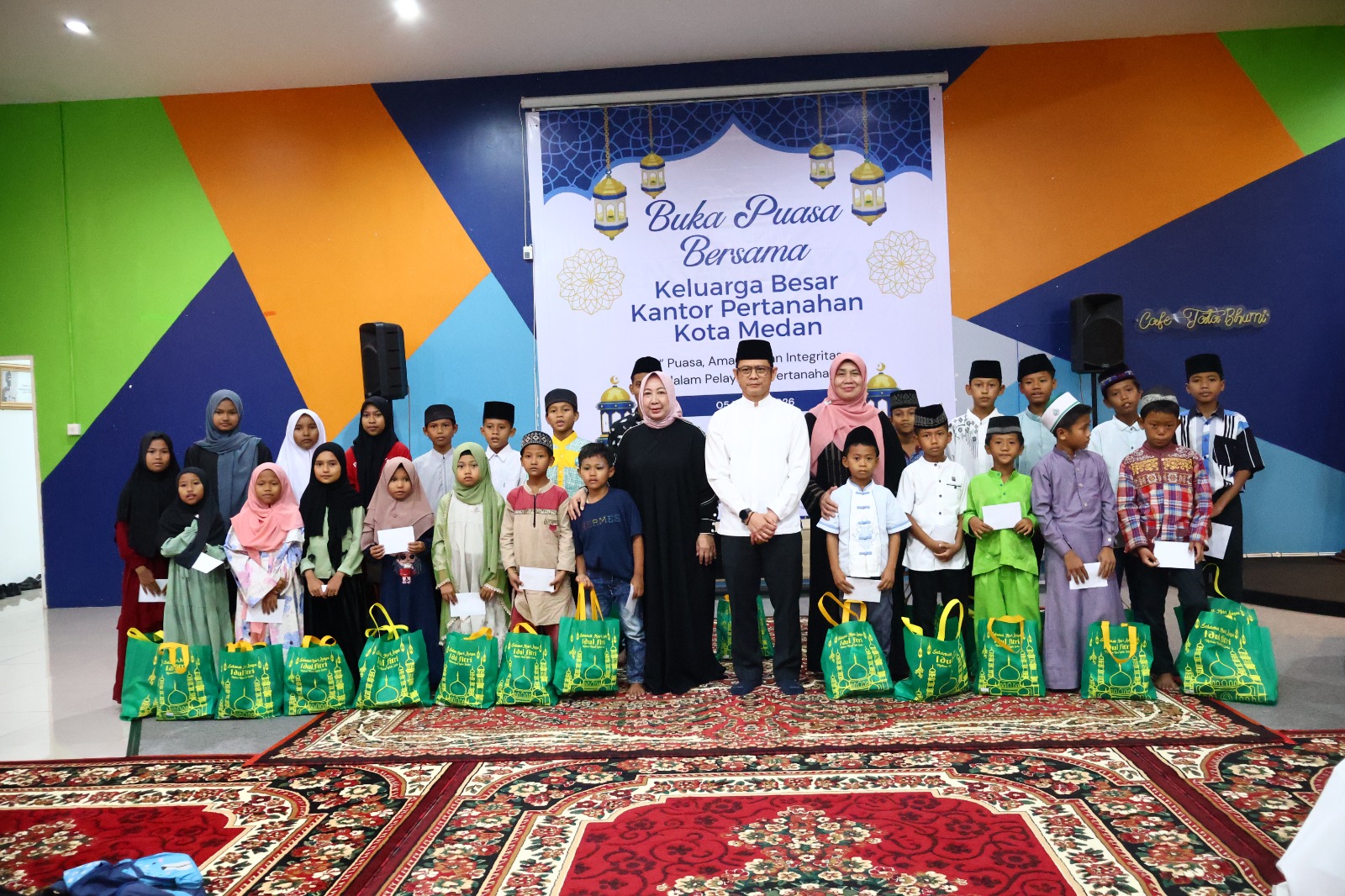 Kantor Pertanahan Kota Medan Gelar Buka Puasa Bersama dan Santunan Anak Yatim di Cafe Tata Bumi