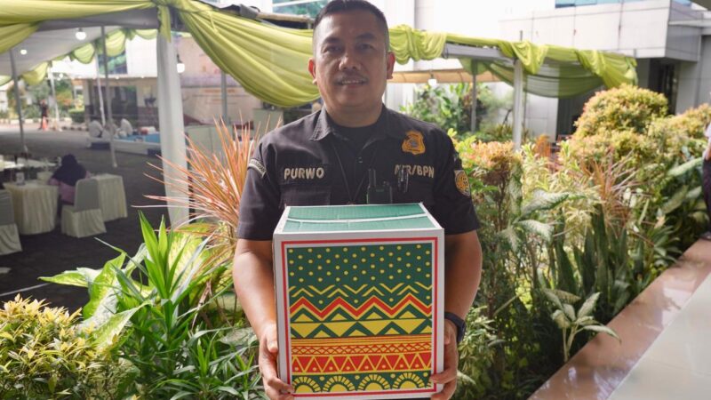 Kementerian ATR/BPN Berikan Santunan untuk Pegawai dalam Momen Bazar Ramadan 1447 H