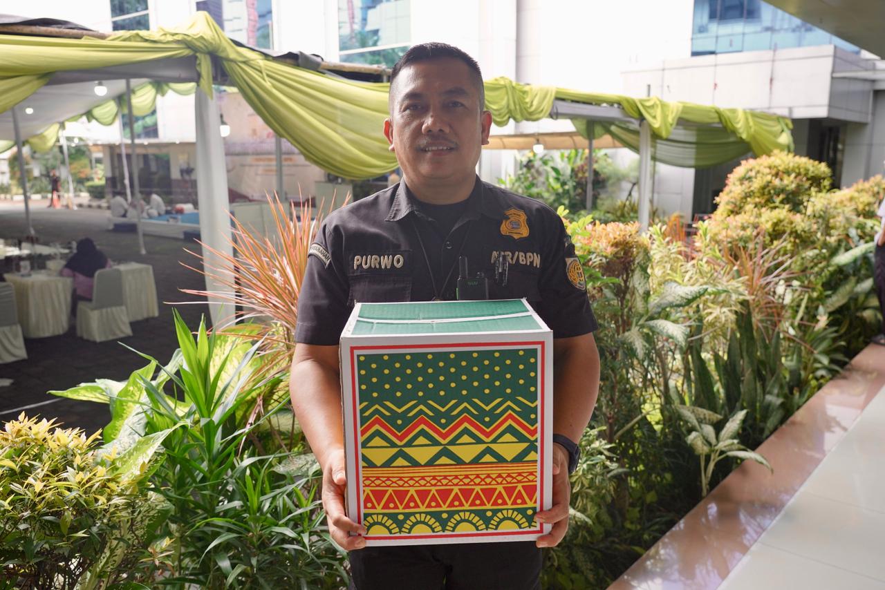 Kementerian ATR/BPN Berikan Santunan untuk Pegawai dalam Momen Bazar Ramadan 1447 H