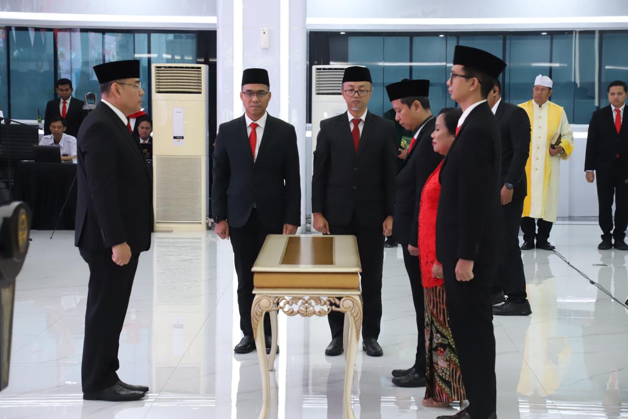 Lantik Pejabat Pengawas dan Fungsional, Wamen Ossy: Ujung Tombak dalam Pelayanan Pertanahan