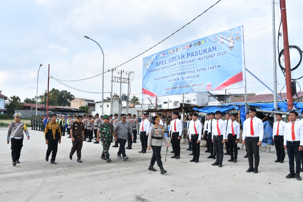 Apel Gelar Pasukan Operasi Ketupat Toba 2026 Polres Samosir Digelar di Tepi Danau Toba Berlangsung Aman.