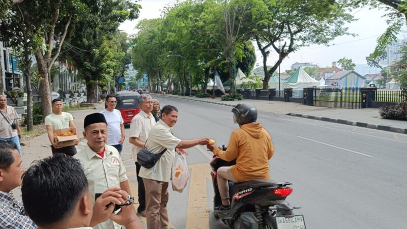 Wartawan DPRD Medan Berbagi Takjil di Bulan Ramadan, Wujud Kepedulian kepada Masyarakat