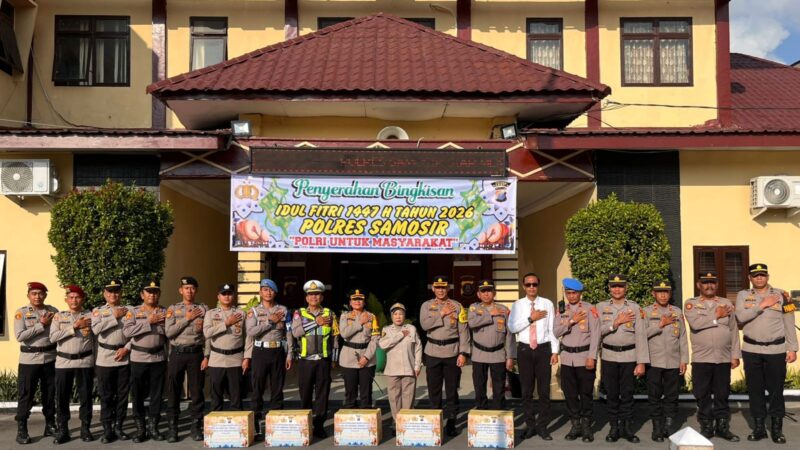 Bingkisan Lebaran Jadi Penyemangat Personel, Polres Samosir Gelar Apel Penyerahan di Tengah Operasi Ketupat 2026.