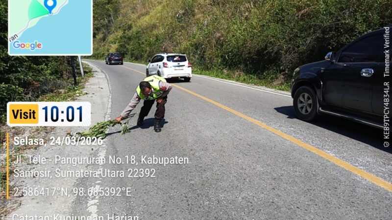 Personel Pos Yan Simpang Gotting Polres Samosir Mediasi Kecelakaan di Jalan Umum Desa Boho, Jalan Kembali Aman Dilalui.