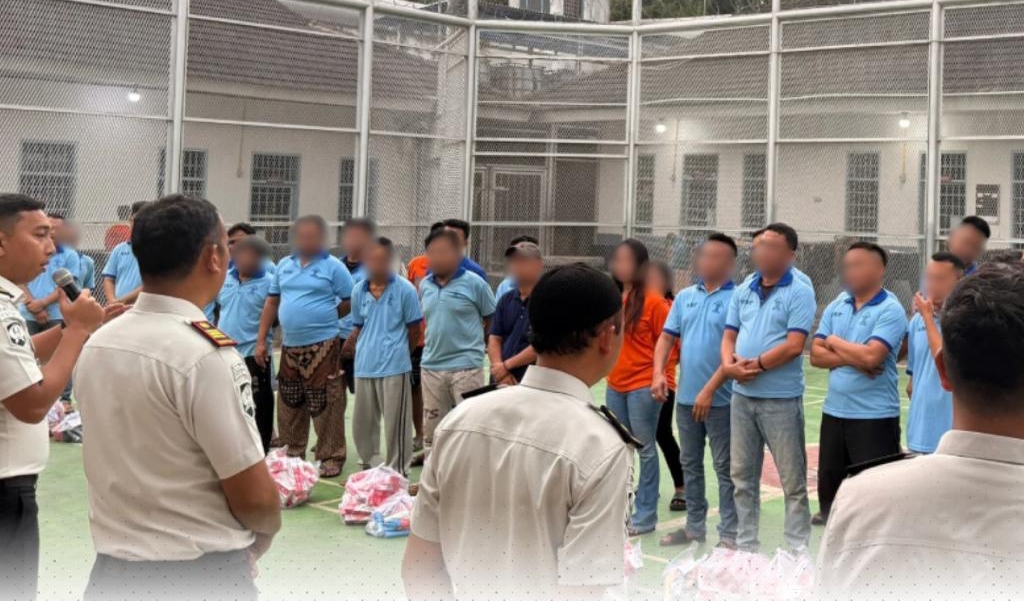 Siap Semarakkan Hari Raya Idul Fitri, Rutan Tanjung Pura Bagikan Paket Perlengkapan Mandi kepada Seluruh Warga Binaan Pemasyarakatan