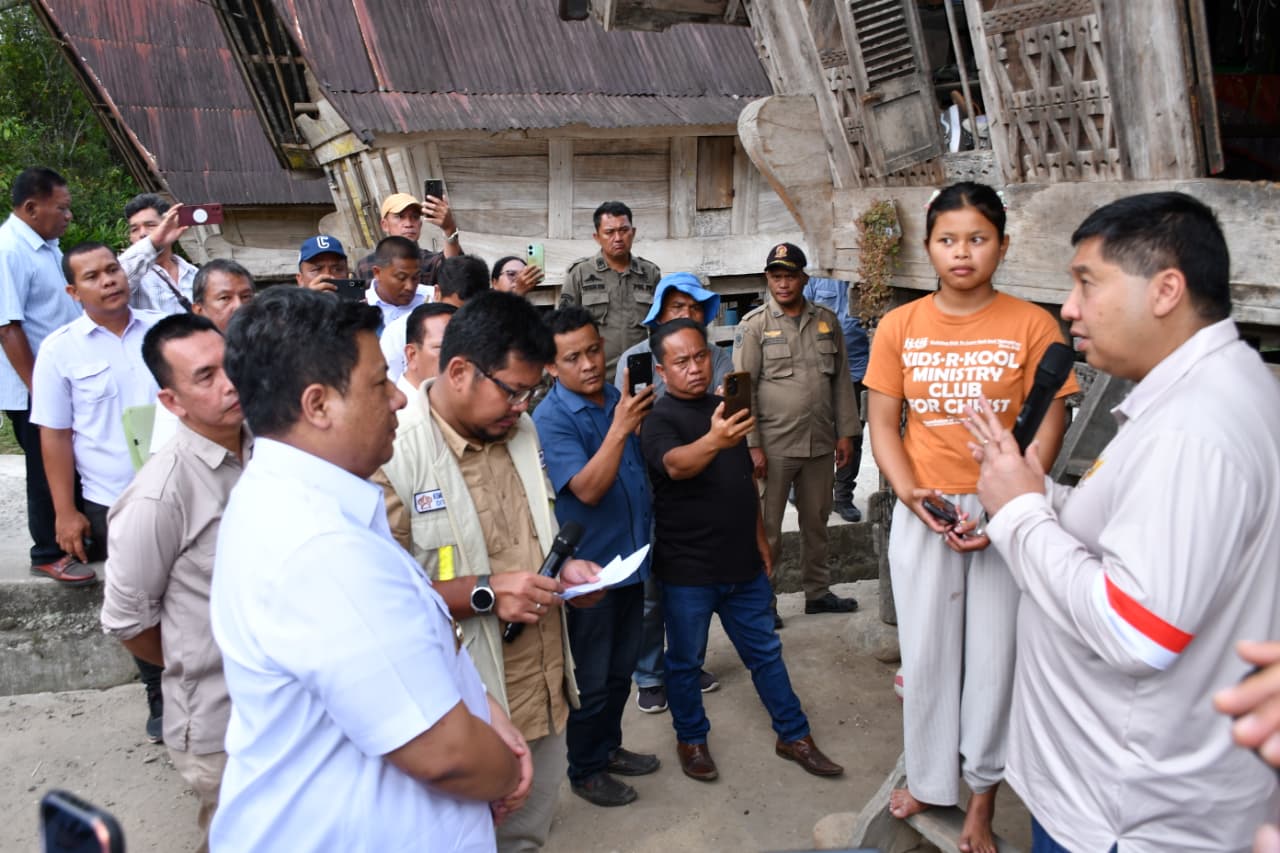 Menteri PKP Maruarar Sirait Kunjungi Samosir, 556 Rumah Dibedah dan 41,80 Hektare Kawasan Kumuh Ditata.