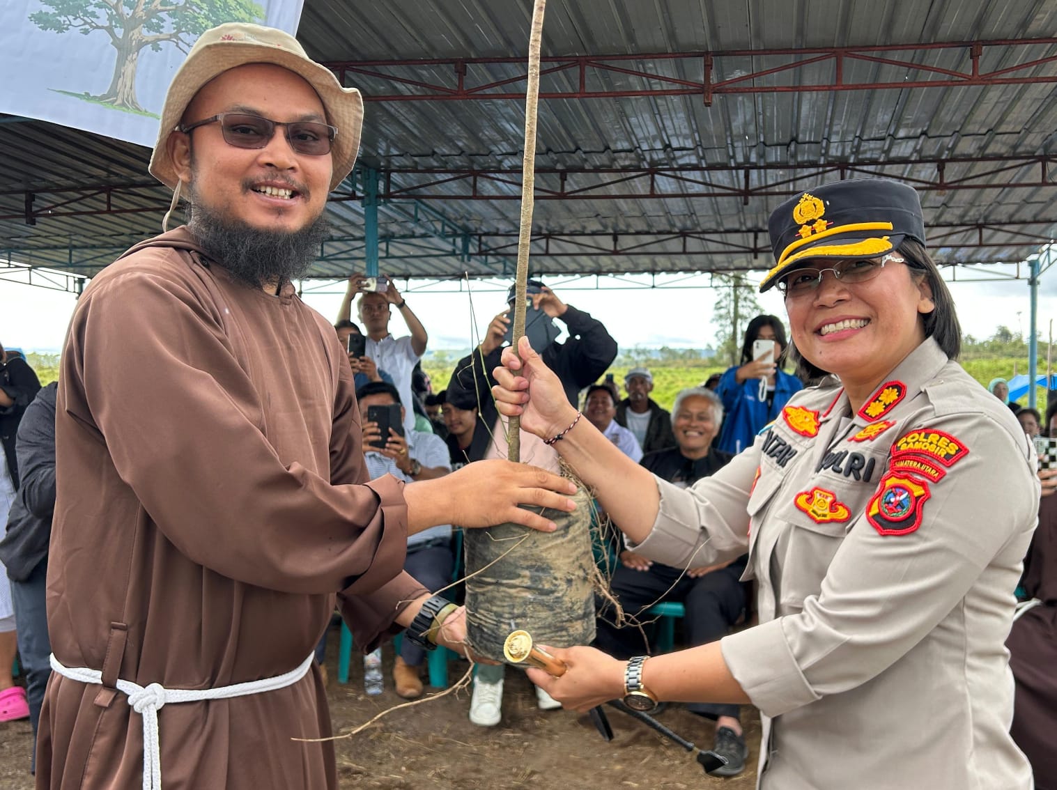 Kapolres Samosir Bersama Yayasan Keutuhan Ciptaan Ordo Kapusin Tanam 620 Pohon di Perbukitan Partukko Naginjang.