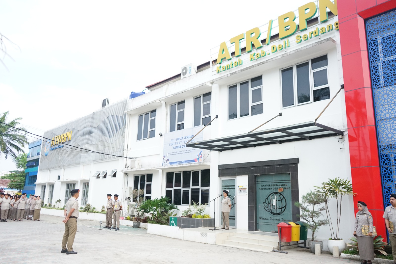 Apel Pagi Rutin, Pegawai Kantor Pertanahan Deli Serdang Ditekankan Tingkatkan Nasionalisme dan Semangat Kerja