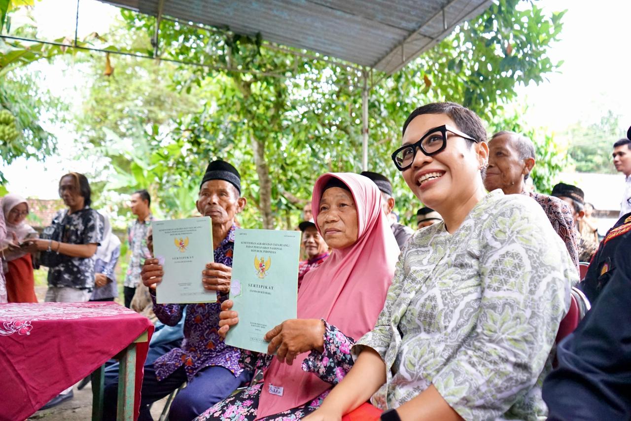 Akhir Perjuangan Panjang, Sertipikat Tanah Mbah Tupon Kembali ke Tangan yang Berhak