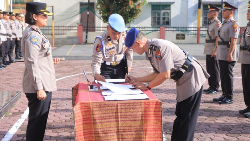 Upacara Sertijab Kasat dan Kapolsek di Polres Samosir, Kapolres Tekankan Profesionalisme dan Pendekatan Humanis.