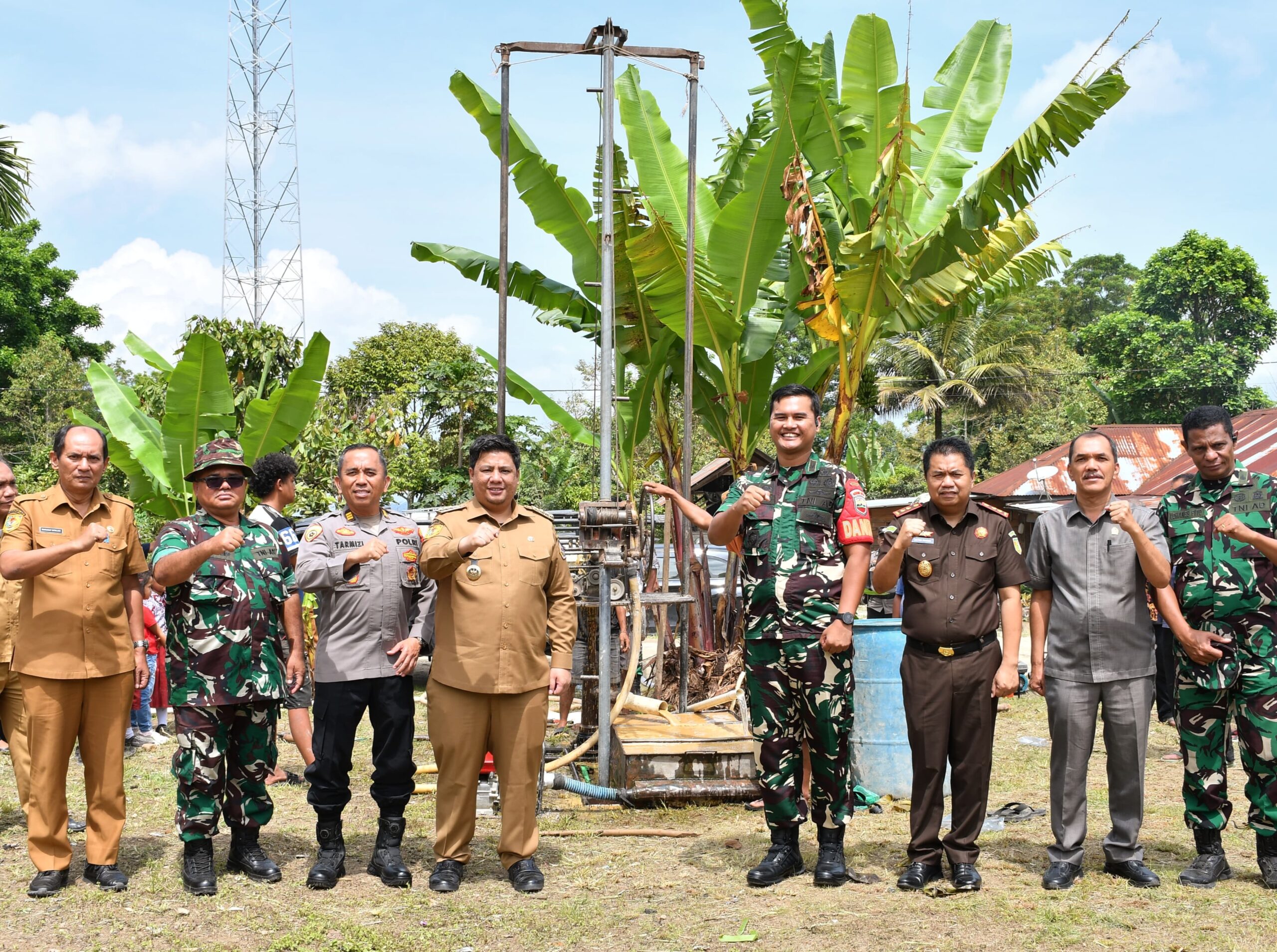 Sinergitas dengan TNI, Bupati Samosir dan Dandim 0210/TU Launching 30 Sumur Bor Bantuan KASAD