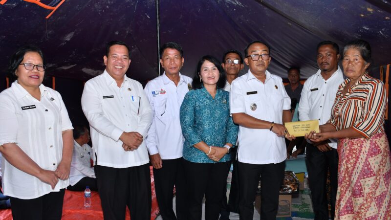 Pemkab Samosir Beri Penghiburan kepada Korban Kebakaran, Wabup Ariston Tua Sidauruk Serahkan Bantuan Tunai, Sembako dan Bahan Bangunan.
