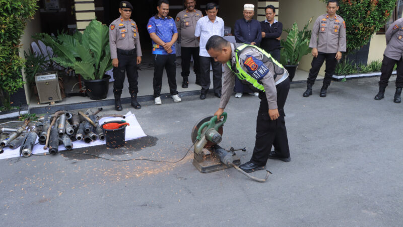 Musnahkan 117 Knalpot Brong, Polres Samosir Berikan Rasa Nyaman Kepada Masyarakat dan Wisatawan.