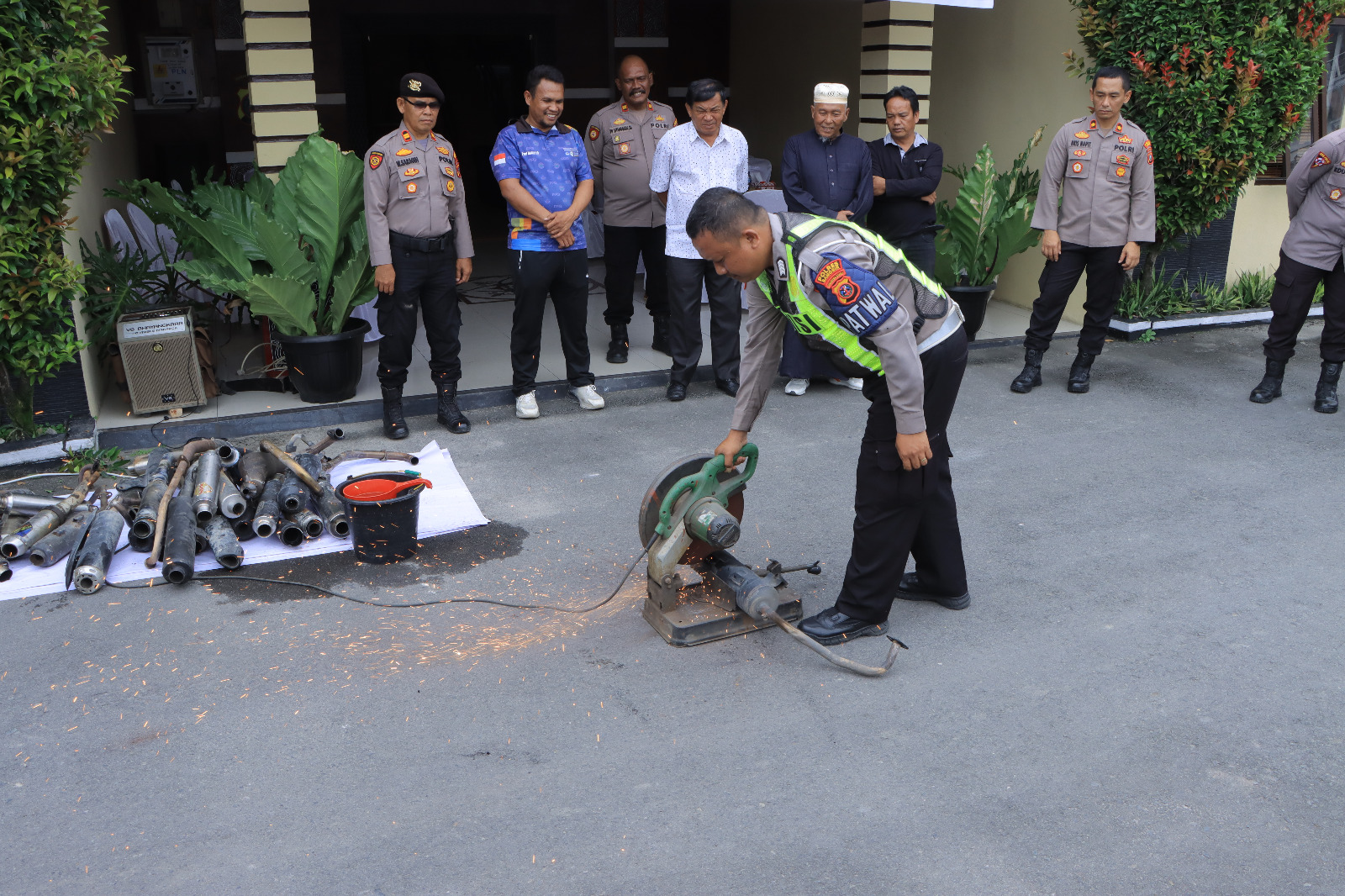 Musnahkan 117 Knalpot Brong, Polres Samosir Berikan Rasa Nyaman Kepada Masyarakat dan Wisatawan.