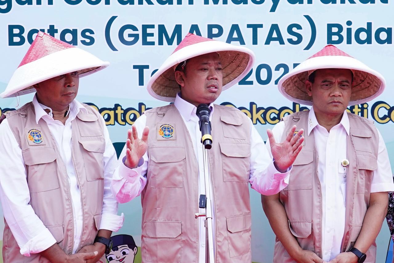 Pasang Patok, Cara Sederhana Cegah Sengketa Tanah dengan Tetangga