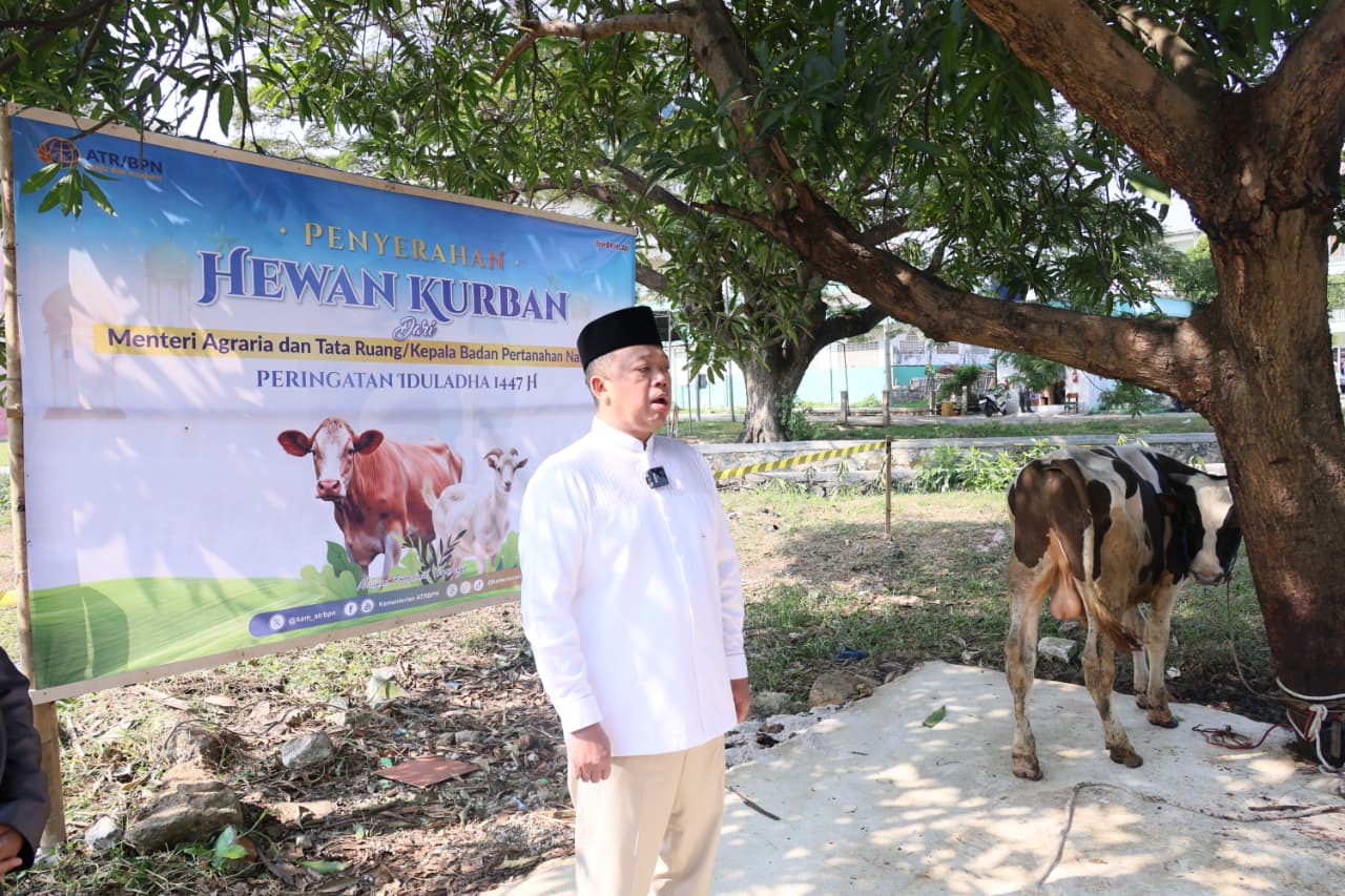 Semarak Iduladha 1447 H, Menteri Nusron Salurkan Hewan Kurban ke Pondok Pesantren Attaqwa
