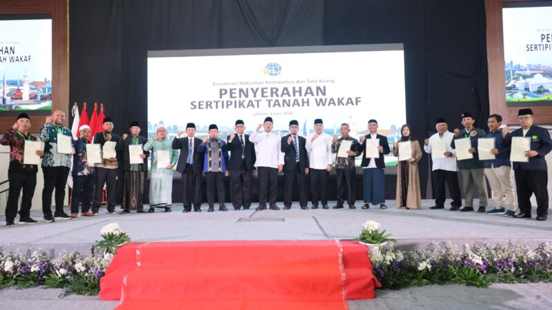 Serahkan Lebih dari 1.000 Sertipikat Tanah Wakaf dalam ICOP 2026, Menteri Nusron Minta Penerima Jadi Pionir Percepatan