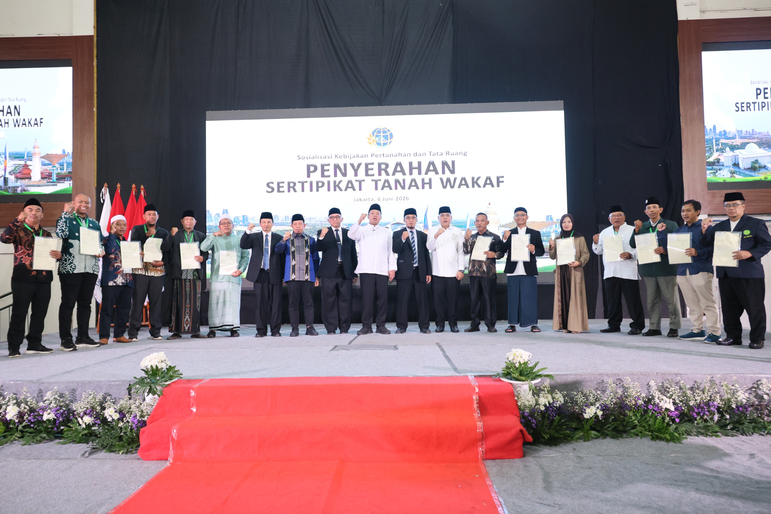 Serahkan Lebih dari 1.000 Sertipikat Tanah Wakaf dalam ICOP 2026, Menteri Nusron Minta Penerima Jadi Pionir Percepatan