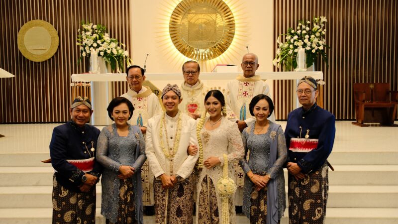 Uskup Agung Jakarta Pimpin Sakramen Perkawinan Carolus Raditya dan Klara Fidelia
