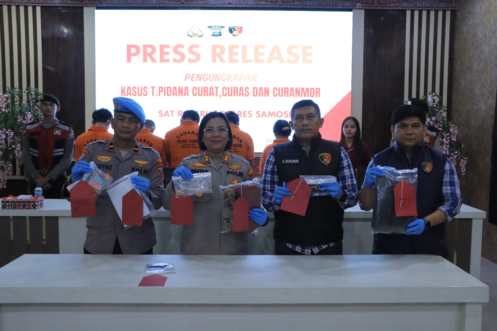 Polres Samosir Ungkap Tiga Kasus Pencurian, Enam Tersangka Diamankan.