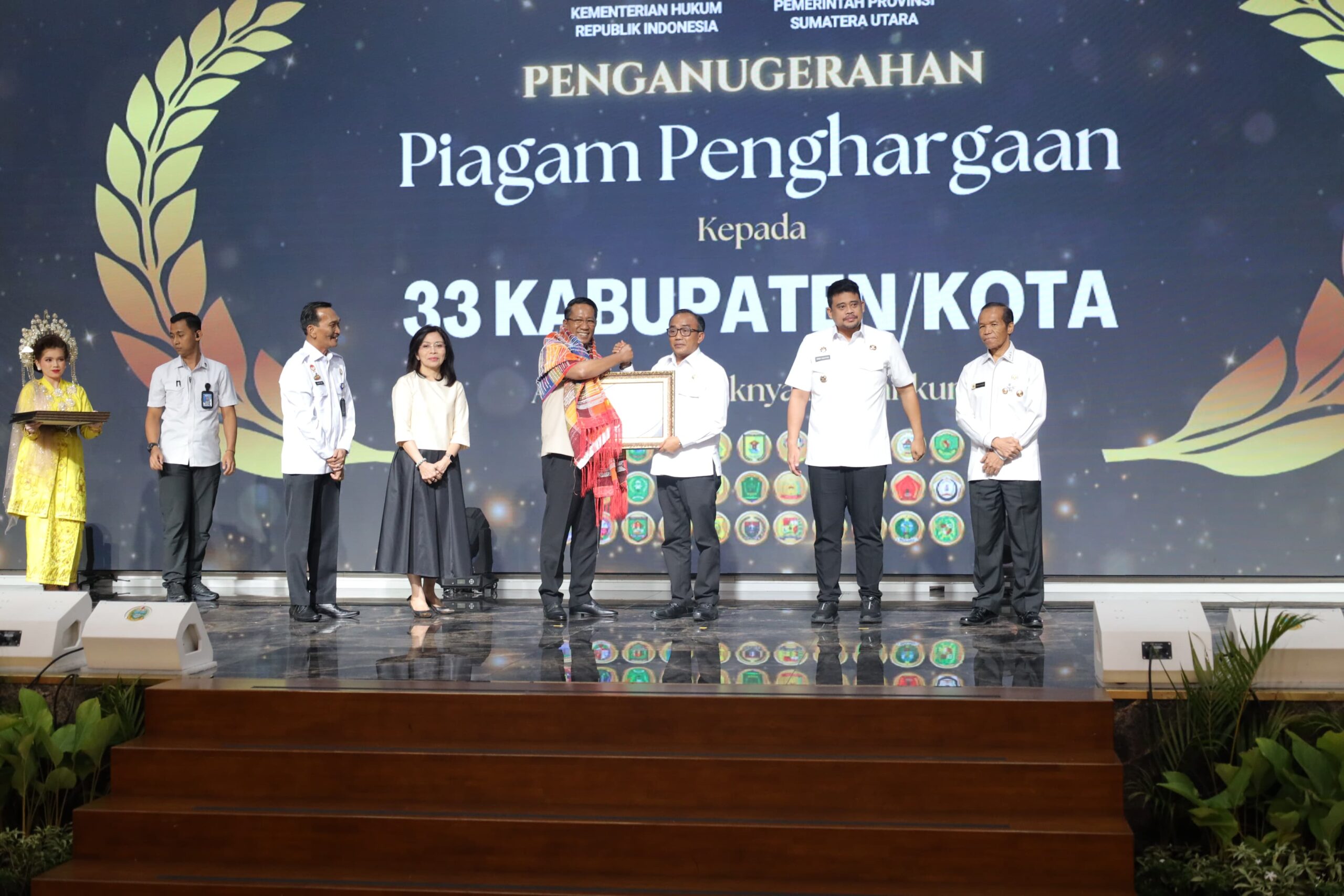 Peresmian Posbankum Desa/Kelurahan se-Sumut, Wabup Terima Piagam Penghargaan dari Menteri Hukum RI.