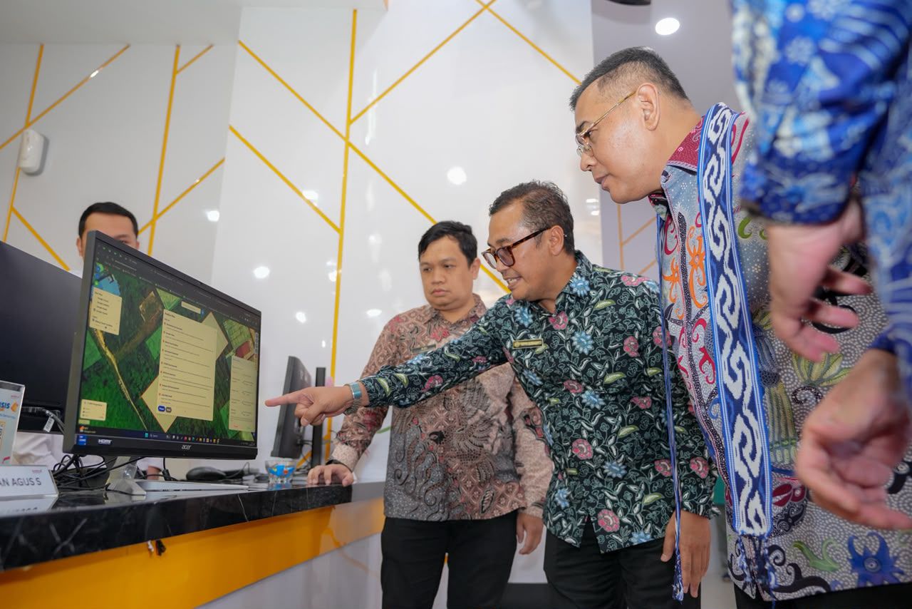 Berikan Pengarahan di Kantah Kota Samarinda, Wamen Ossy: ATR/BPN Harus Jadi Solusi Atas Pembangunan di Kalimantan Timur
