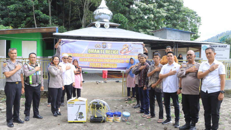 Polres Samosir Gelar Bhakti Religi di Masjid Nurul Huda Sambut Hari Bhayangkara ke-80.