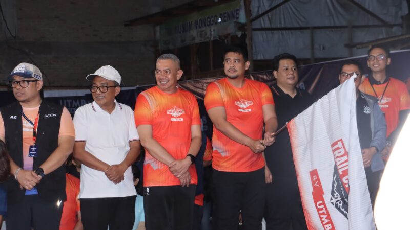 Gubernur Sumatera Utara Bersama Bupati Samosir Lepas Peserta Lomba 100K Trail of The Kings 2026.