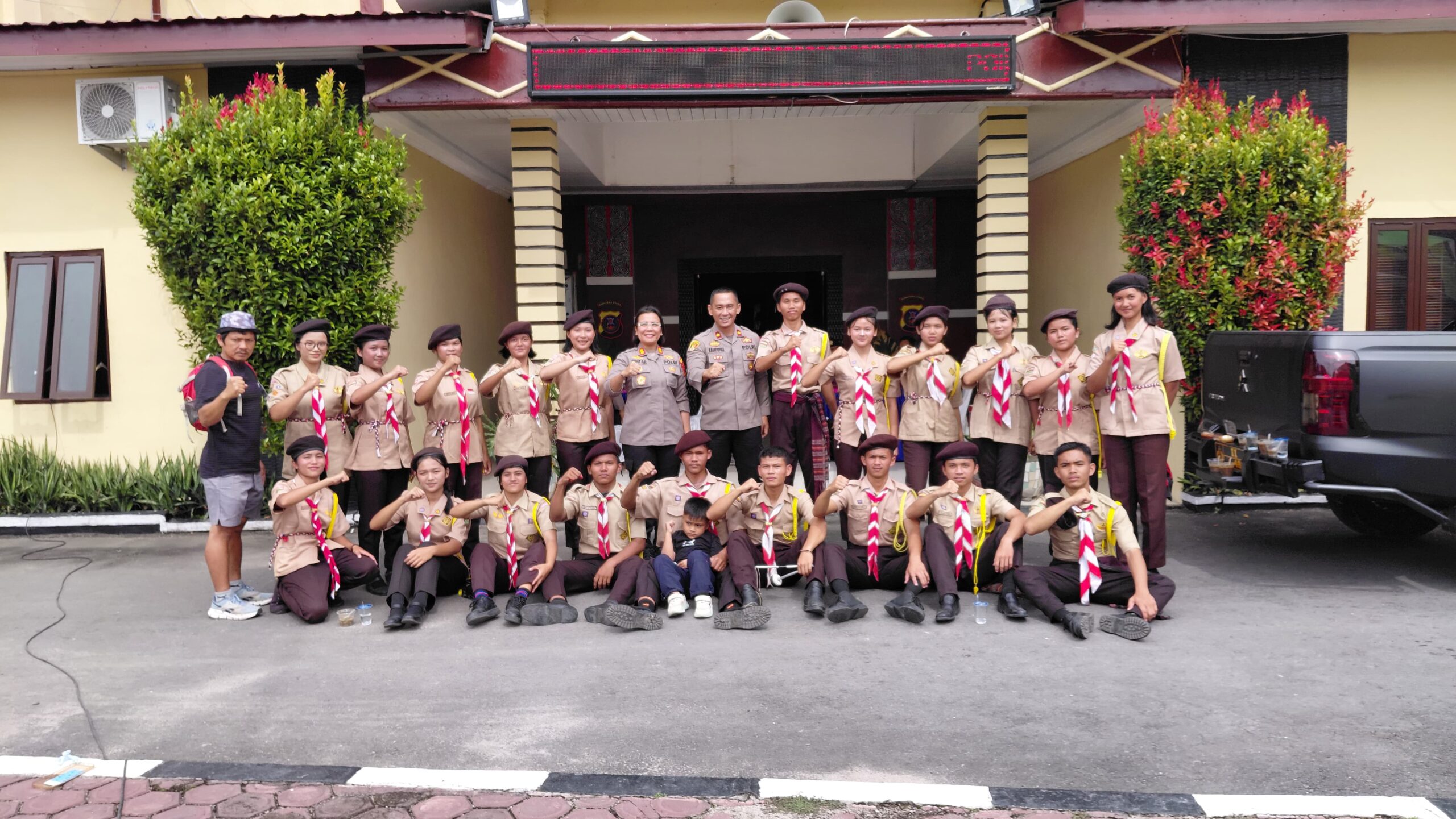 SMA N.1 Sianjur mulamula Meraih Juara 1 pada Lomba PBB Tingkat SMA/SMK Memeriahkan Penyambutan Hari Bhayangkara ke-80 di Polres Samosir.