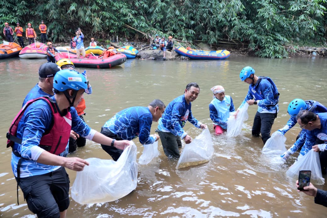 Hadiri Gerakan Nasional “AYO Muliakan Sungai”, Wamen Ossy: Memuliakan Sungai Berarti Memuliakan Negara